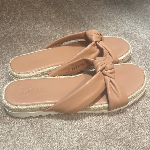 University Treads Nude Sandals - Picture 2 of 6